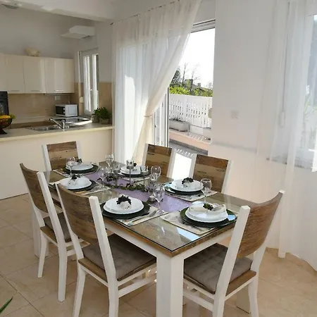 Libra With Sea View Apartman