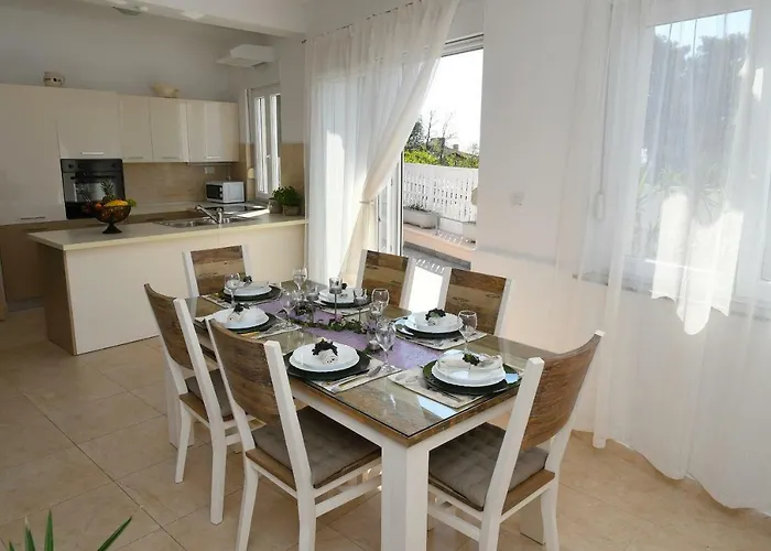 Libra With Sea View Apartment